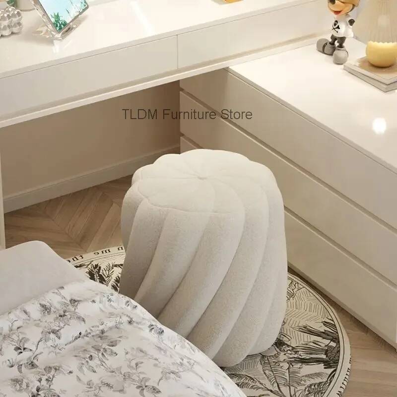 Lamb Wool Pleated Round Stool  - огляд і ціна Home Barcelona