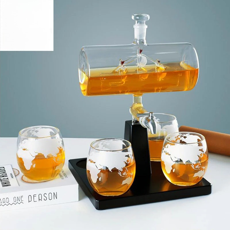Whiskey Decanter With Antique  - огляд і ціна Decanter Globe Set