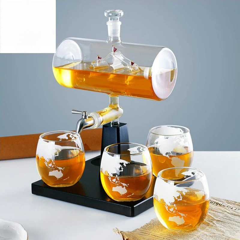 Whiskey Decanter With Antique  - огляд і ціна Decanter Globe Set